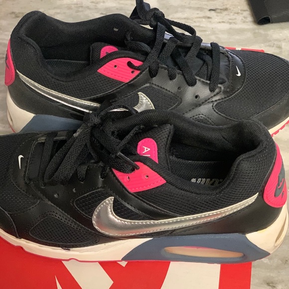 Slightly used, comfy, Nike presto. - Picture 3 of 6